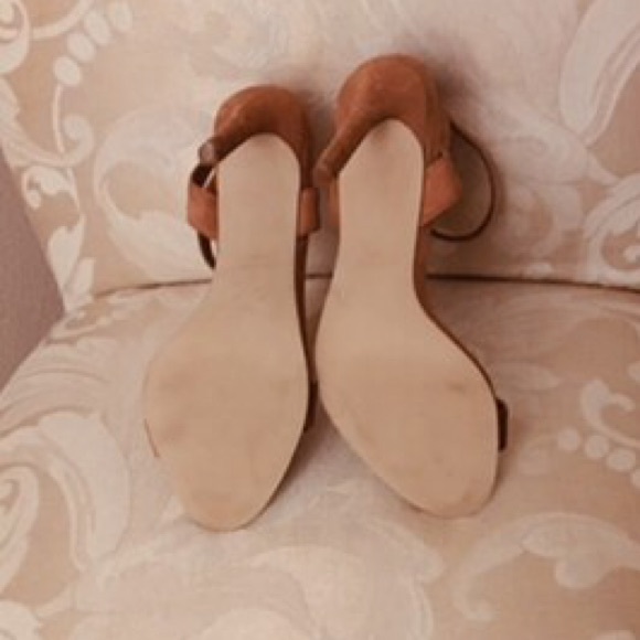 Tip Toeing - Picture 2 of 2